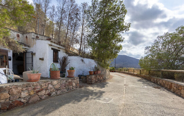 Cueva Mariana Pineda - Photo 33